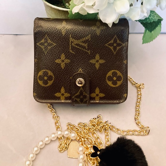 Louis Vuitton Monogram Compact Zip Wallet 2007 - Picture 3 of 16